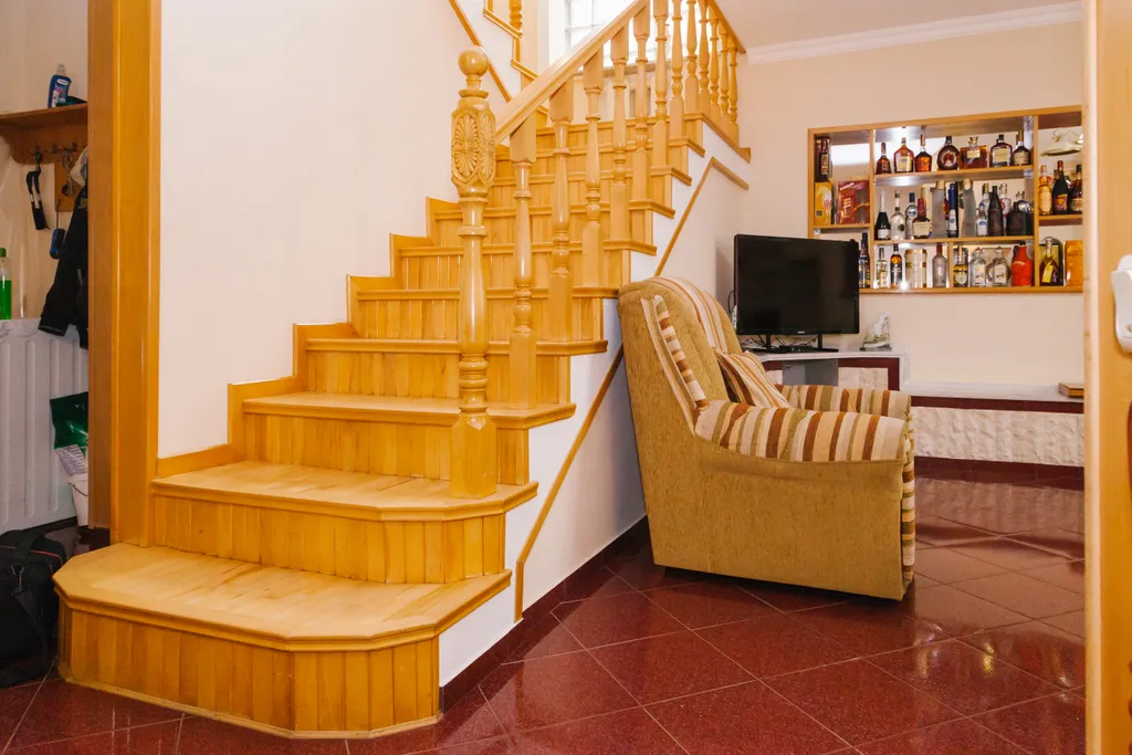 Уютный дом с камином и большим балконом