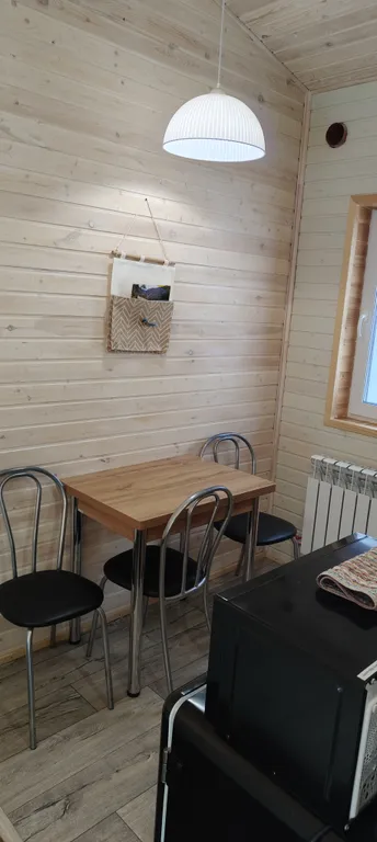 Современные студии на берегу реки