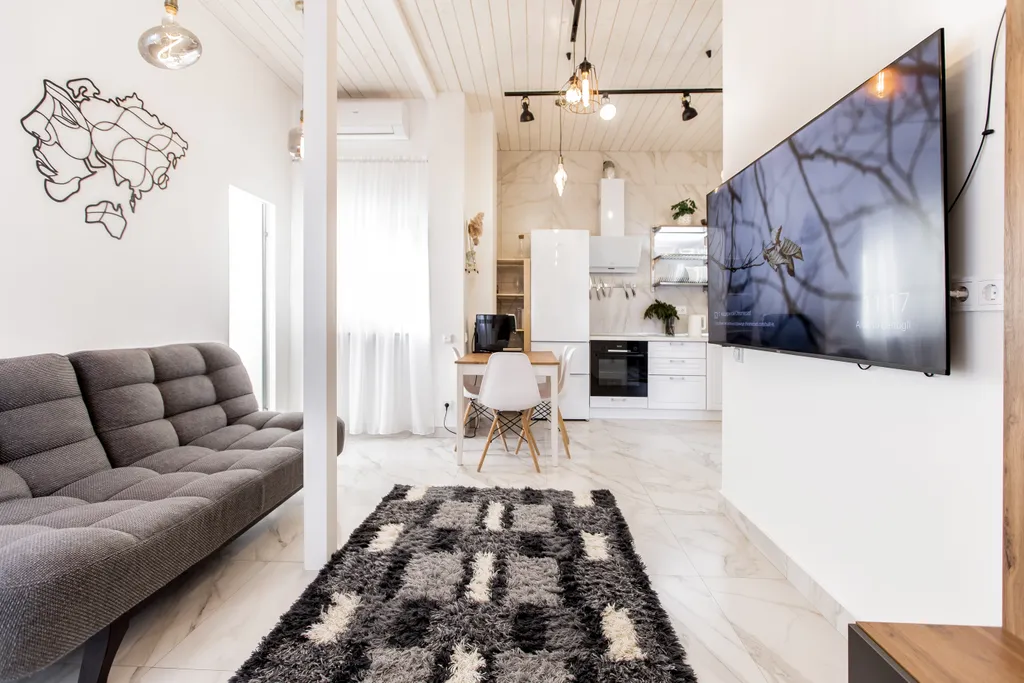 New lux apart с 3-спальнями в центре поляны