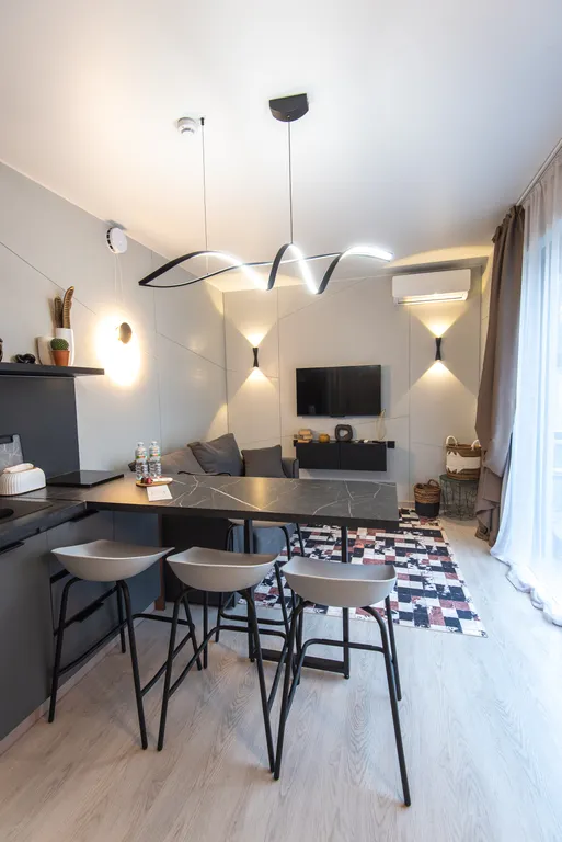 Зеркальный домик с террасой и теплой купелью