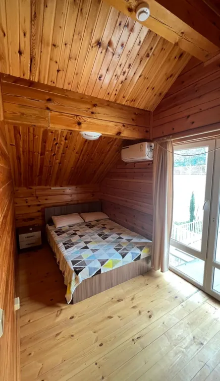 Уютный коттедж -сруб из сибирского кедра