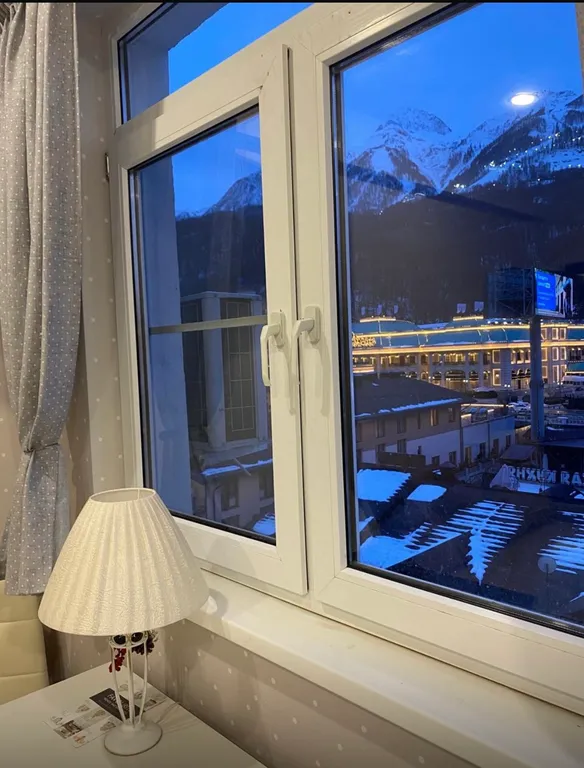 Белые горошины с видом на Marriott, горы, казино