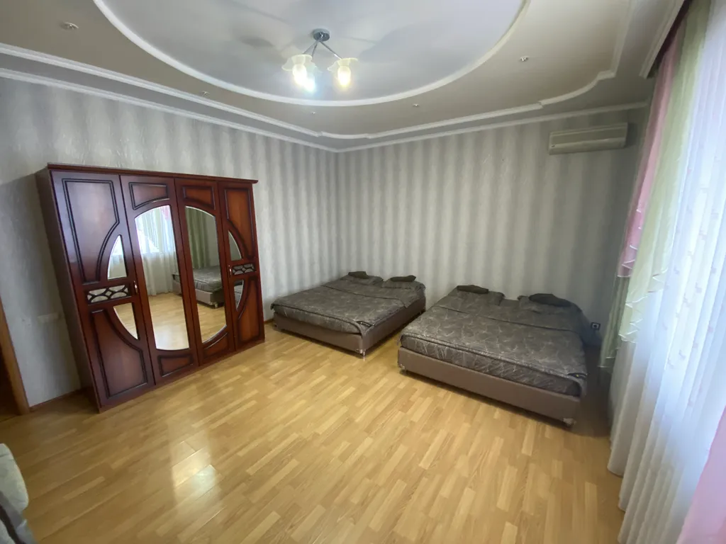 Коттедж Коттедж с сауной и бассейном — Красный