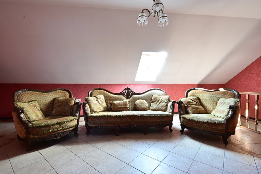 Шикарный коттедж с уютным средневековым интерьером