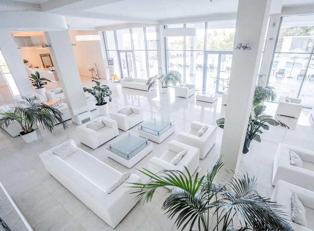 Роскошная идеал квартира с двумя террасами, тремя санузлами и бассейн