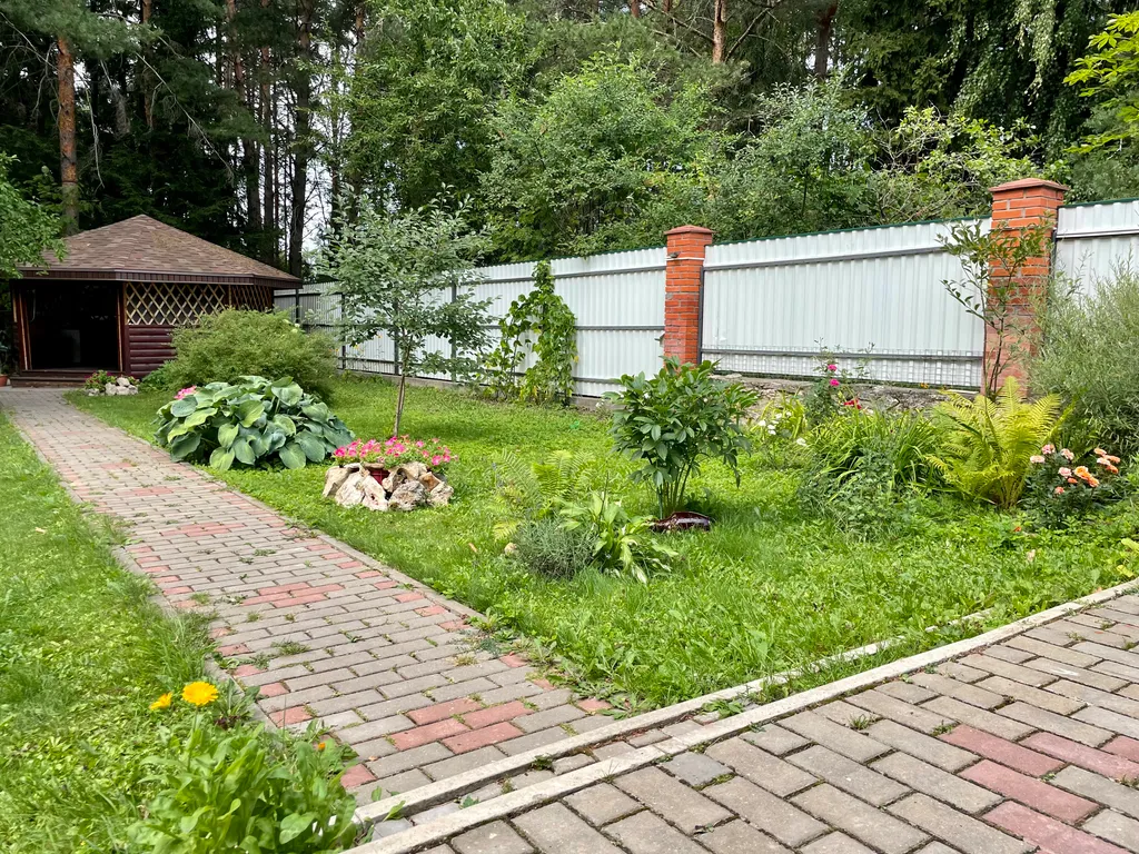 Таунхаус в окружении соснового леса