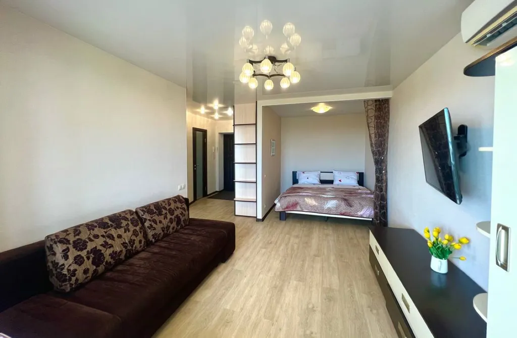 Красотка Мята в центре для гостей города и командированных работников