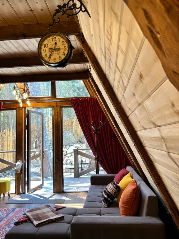 Атмосферный А-фрейм в сердце соснового бора с видом на Эльбрус