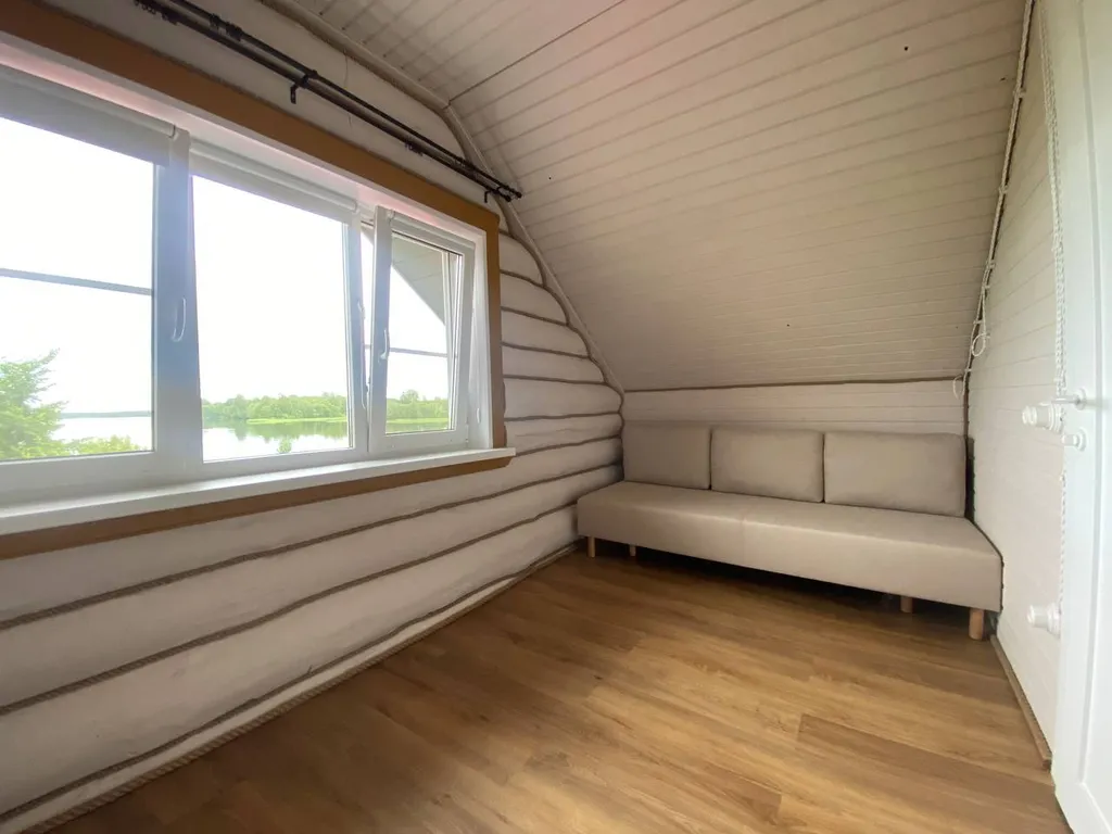 Дом на берегу озера