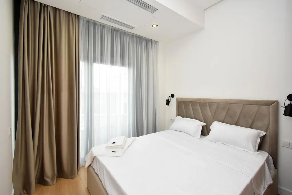 Royal blue бархатная студия в центре