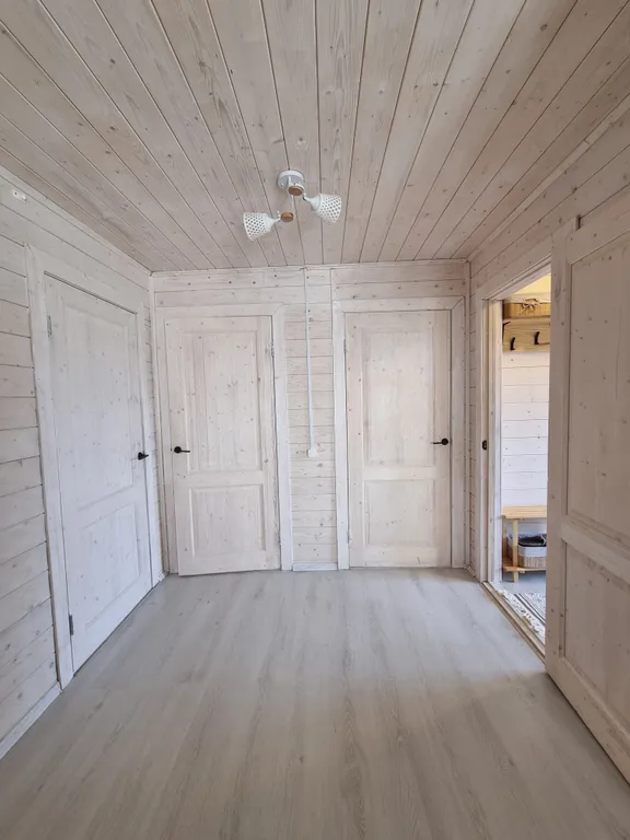 Деревянный дом в деревне дача фермера