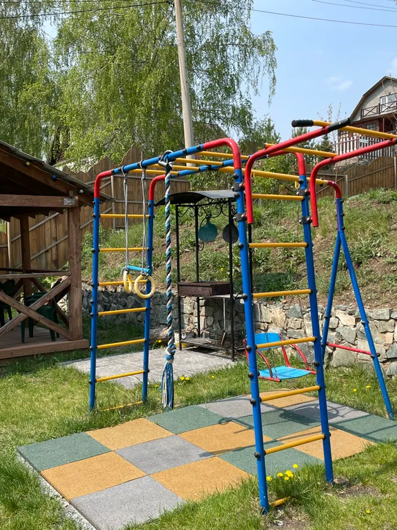 Теремок в горах бревенчатый дом и баня