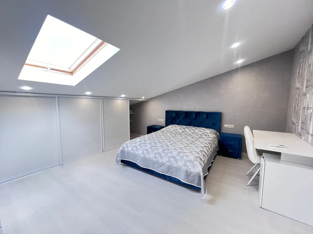 Стильный двухуровневый апартамент