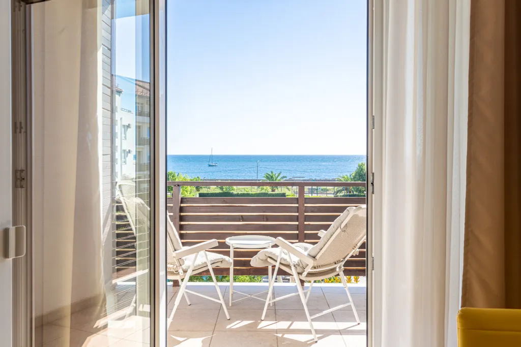 Апартаменты с видом на море и балконом № 305