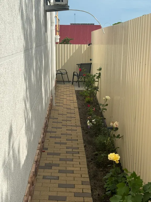 Комната студия в частном доме со своим двором