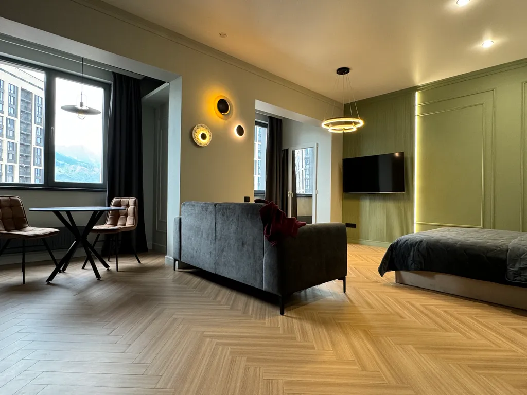 Просторная студия с видом на горы