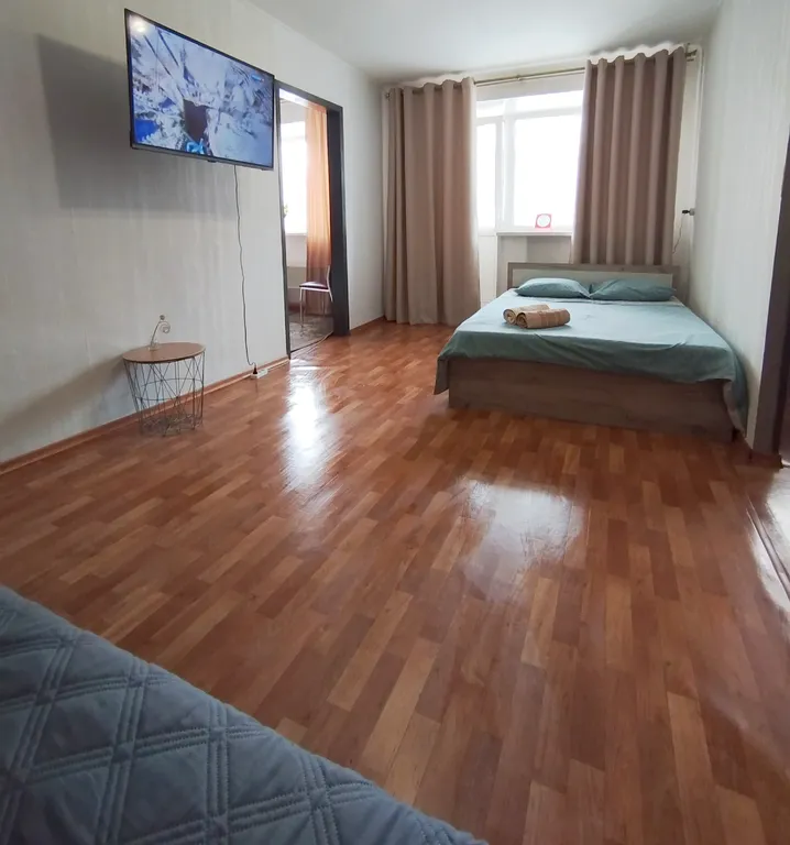 Вместительная квартира на центральной площади — аренда посуточно в Белово