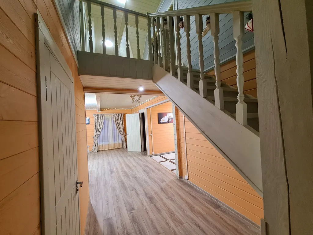 Дом с сауной в 200 метрах от озера, с 5 спальнями, качелями и мангалом