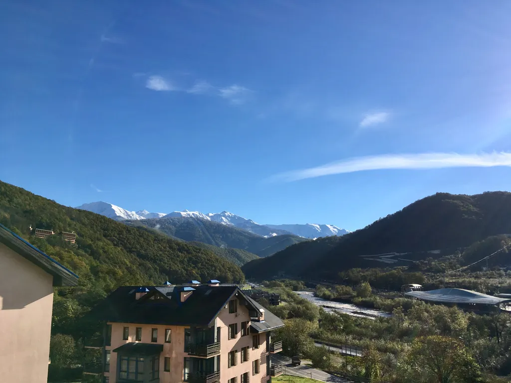 Просторная бохо студия с панорамным видом на горы