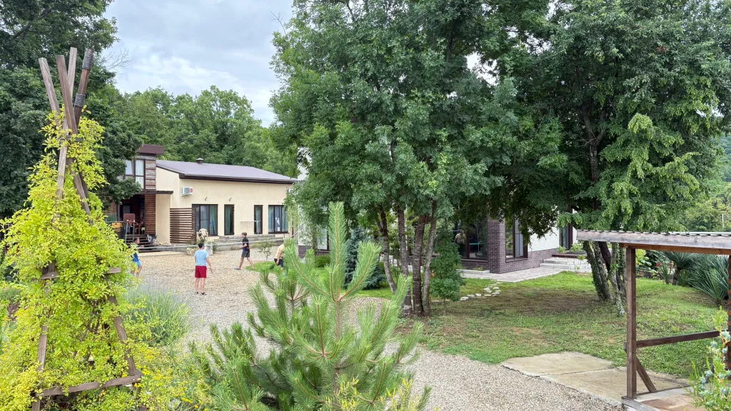 Комфортное проживание в лесу у моря