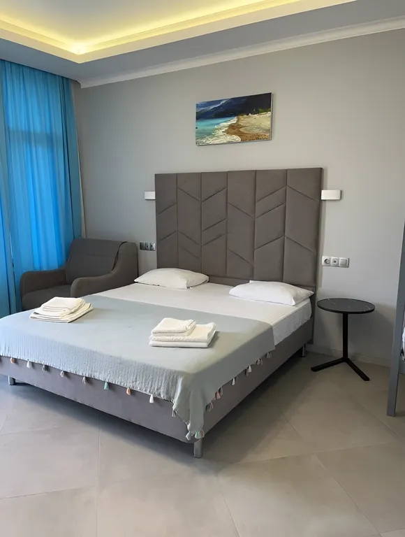 Квартира Номер на двоих в уютном отеле с ухоженной территорией на берегу моря — аренда посуточно в Приморское