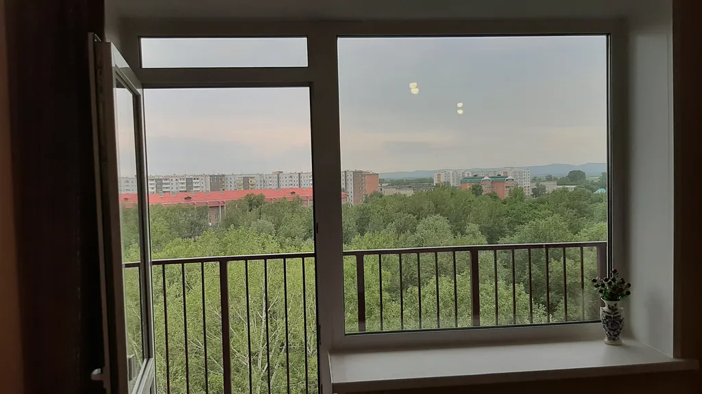 Чистая и уютная студия с видом на долину Енисея