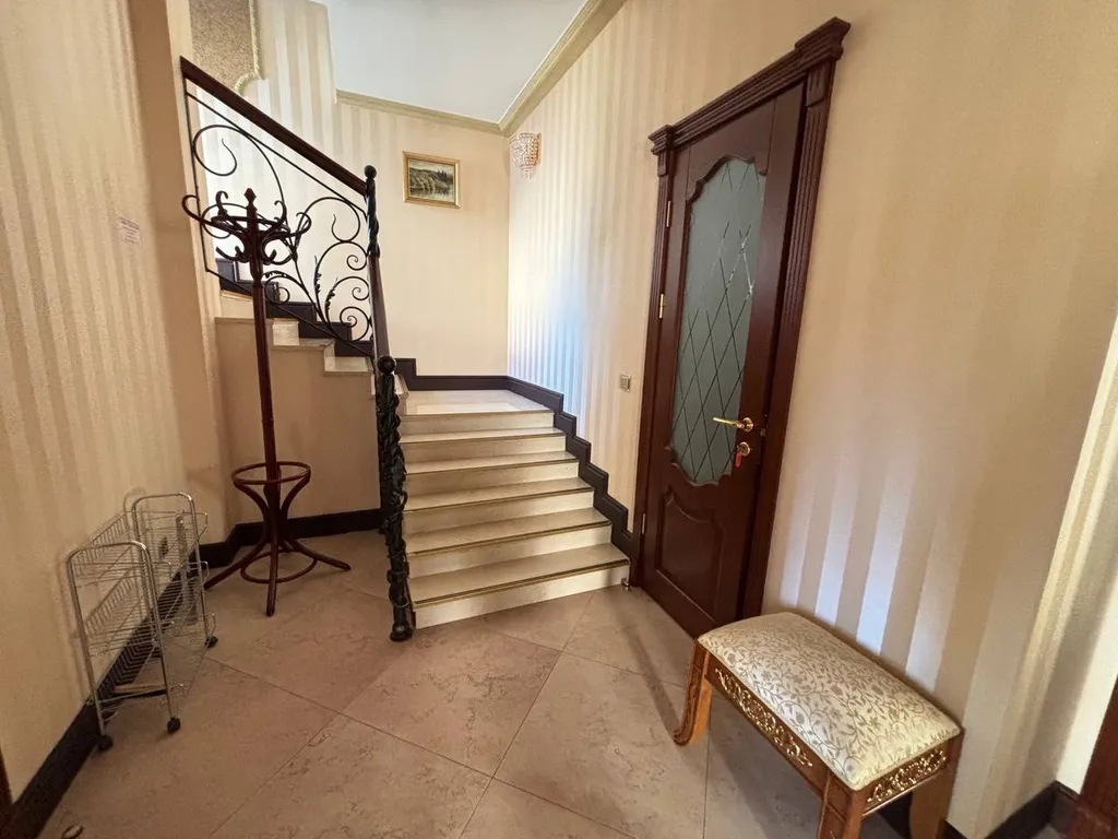 Двухэтажный коттедж с видом на парк в центре Минска