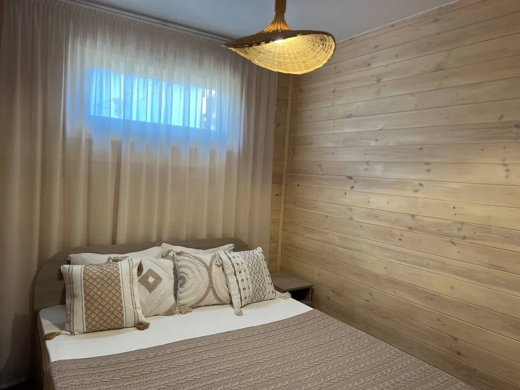 Коттедж с тёплым бассейном