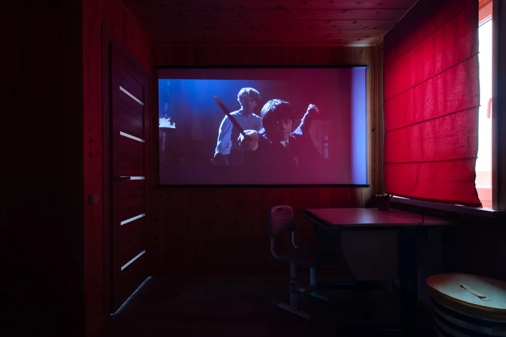 Большой загородный дом