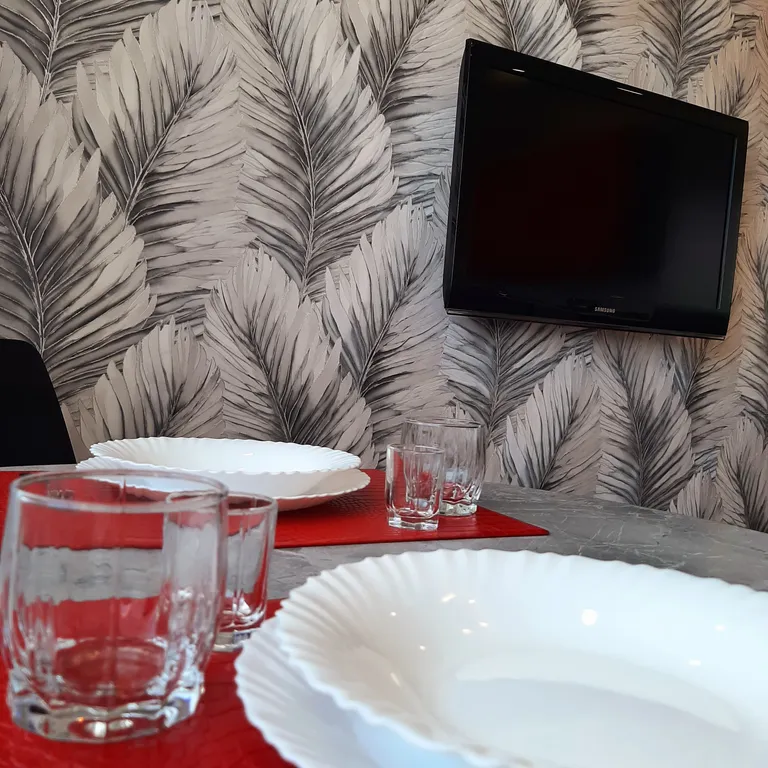 Просторная евротрешка с видом на Ангару и город