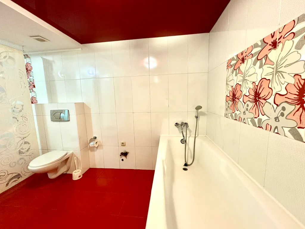 Дом с бассейном