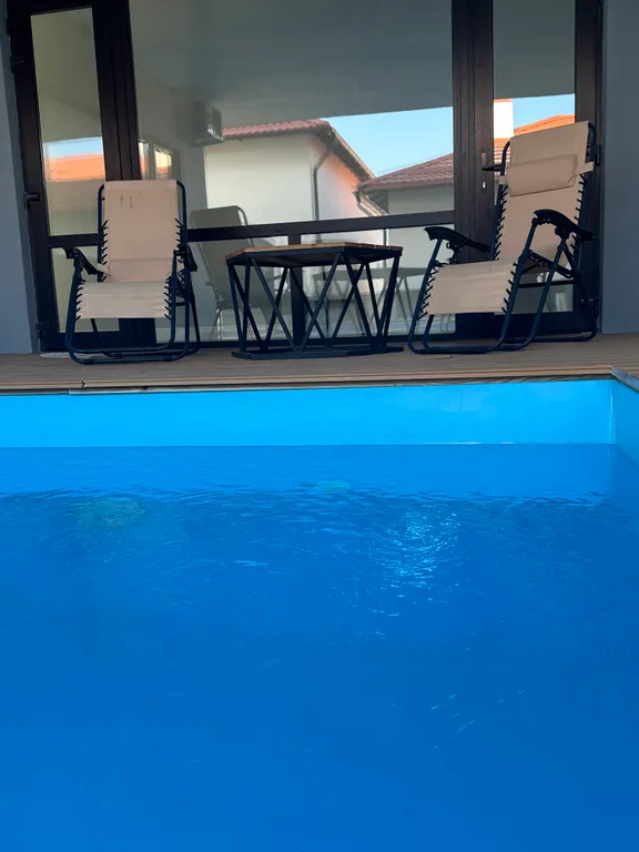 Дом с бассейном