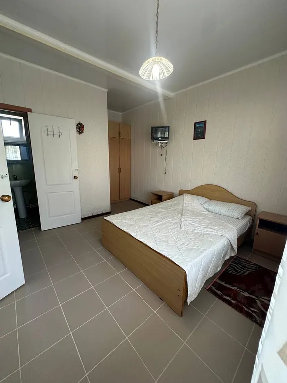 Двухкомнатный трехместный номер с кондиционером и санузлом с душем