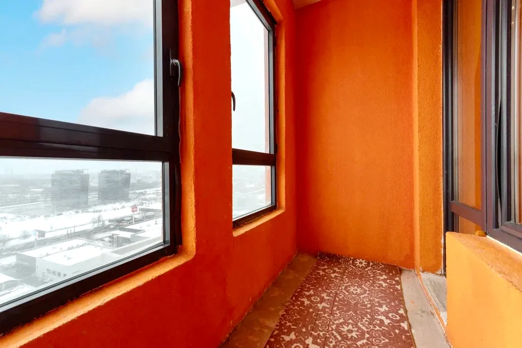 Шикарная 2-комнатная квартира с раздельными комнатами и балконом