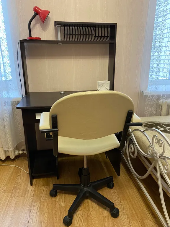 Дом с часами на площади Партизан