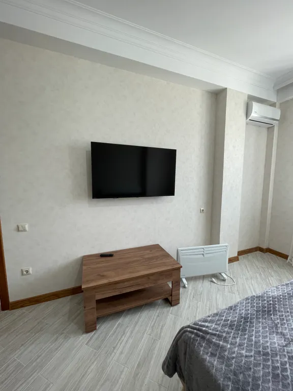 Евротрешка с видом на море, первая береговая, городской пляж