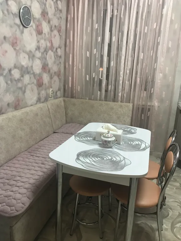 Однокомнатная квартира с окнами на парк Землячки рядом цирк, УДС Молот