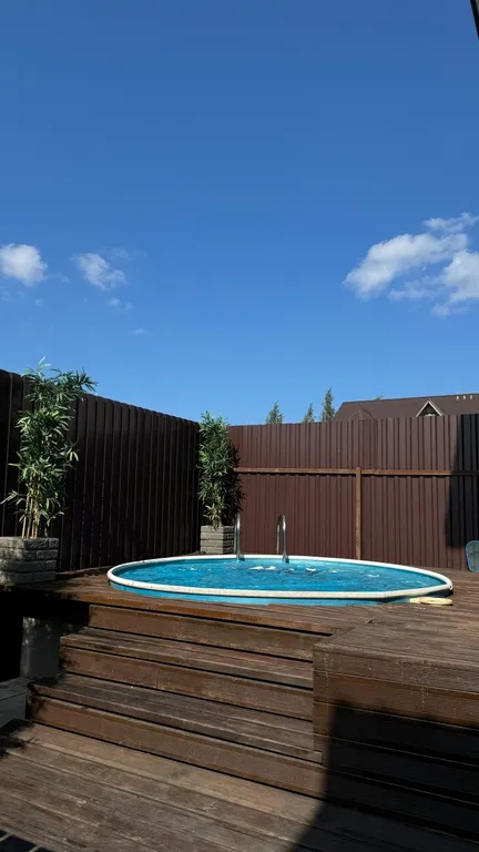 Коттедж с теплым бассейном под открытым небом. На 6 человек.