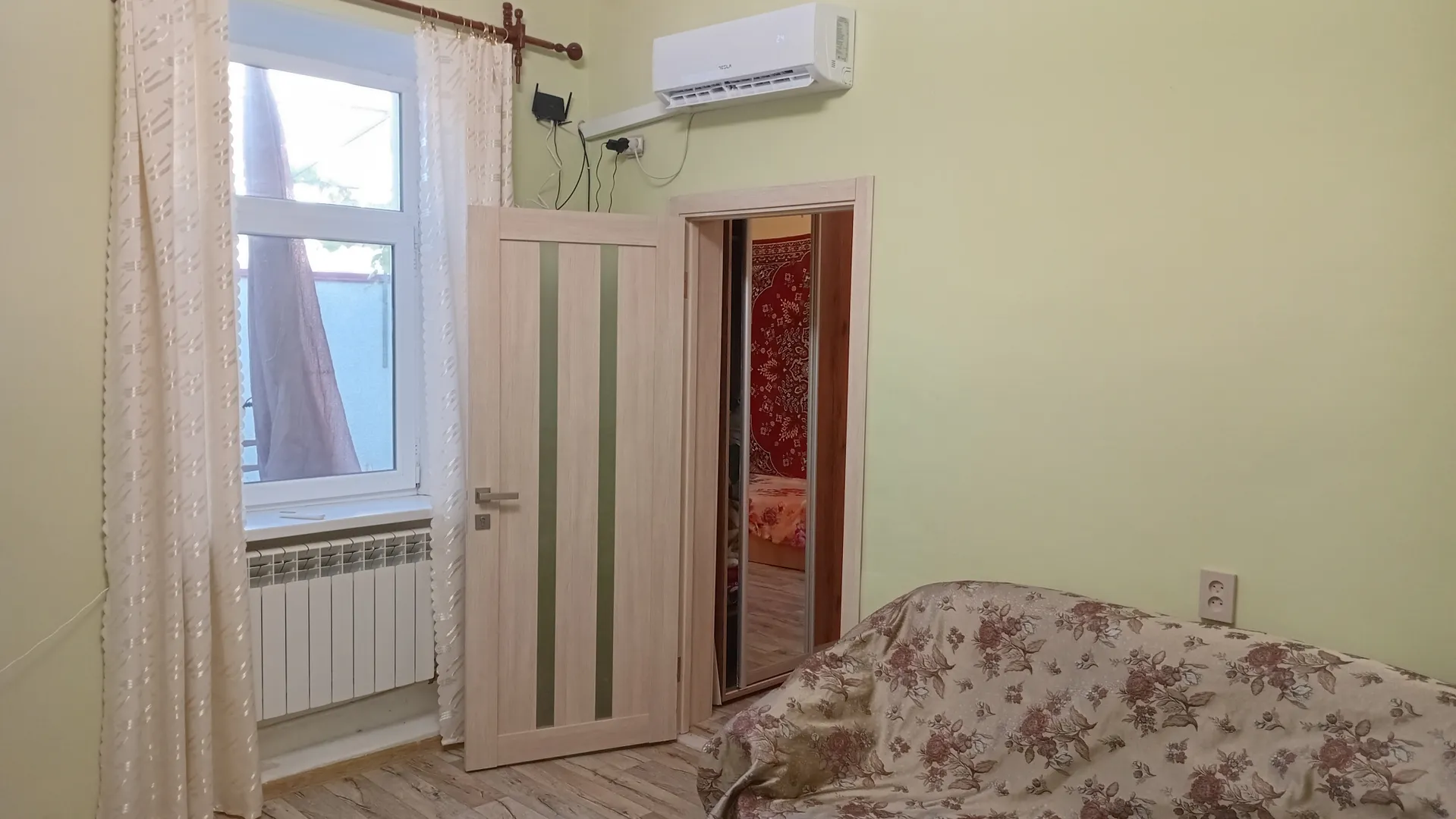 Сплит система,роутер.