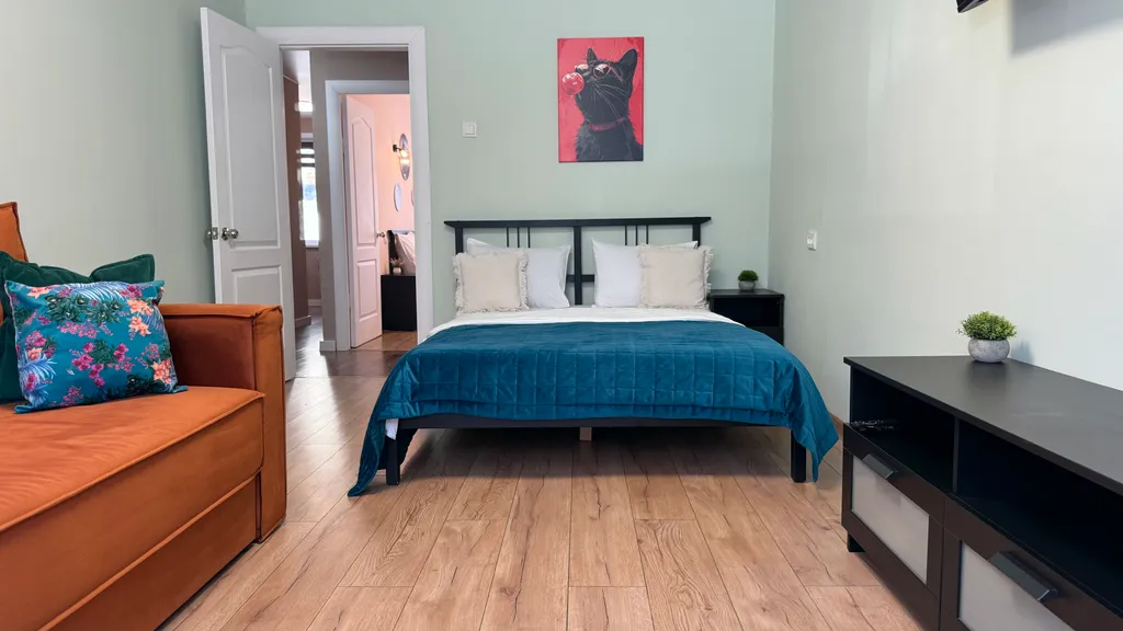 Двухкомнатная квартира с раздельными комнатами рядом с Норд Ареной