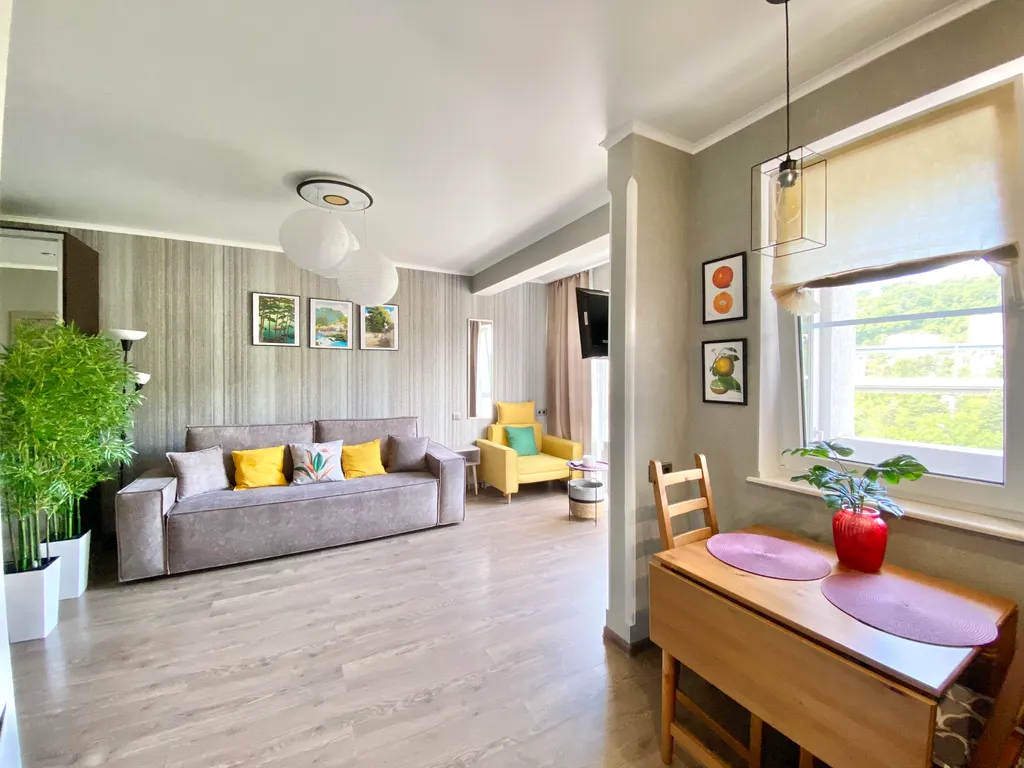 Квартира Квартира Уютная студия с панорамными окнами, балконом, видом на горы — Мацеста