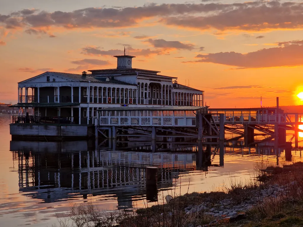 Уютная видовая квартира на 1-линии набережной Волги