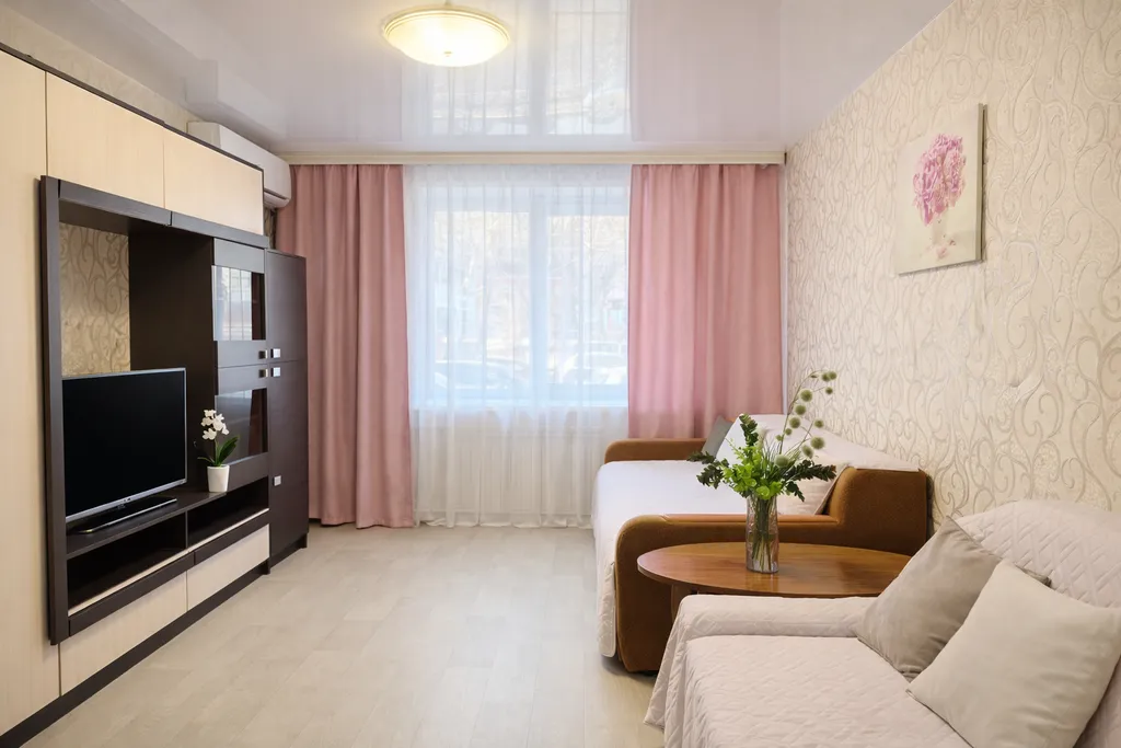 Удобная двухкомнатная квартира в центре — аренда посуточно в Уссурийск