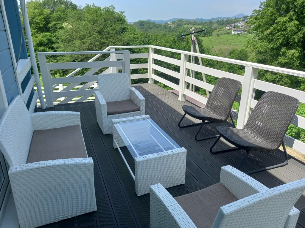 Дом с бассейном и баней