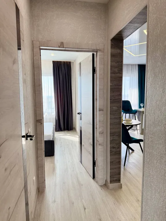 Евродвушка в центре города с красивом видом из окна