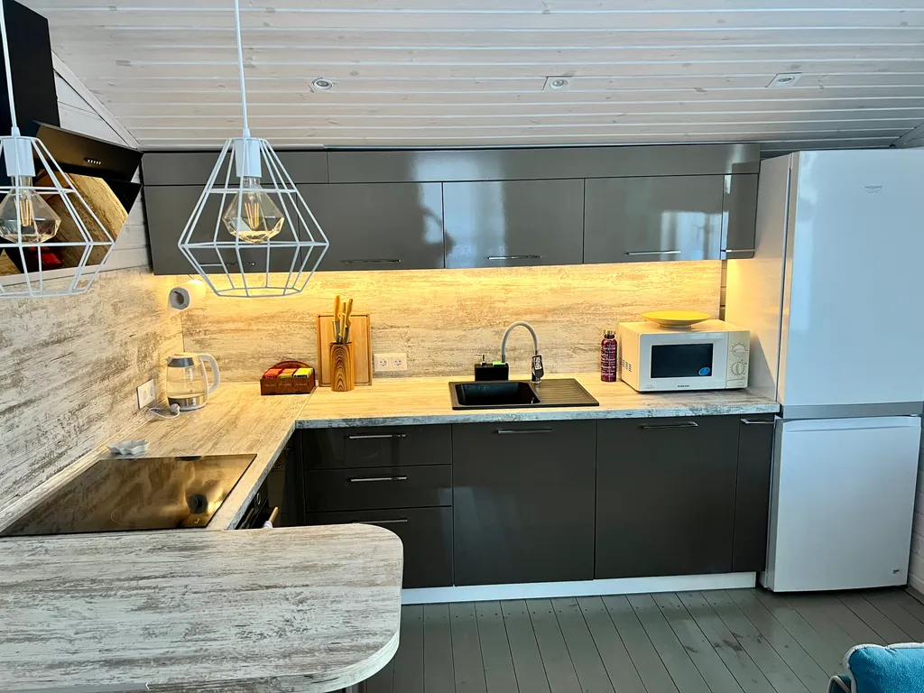 Уютный дом с видом на березовую рощу