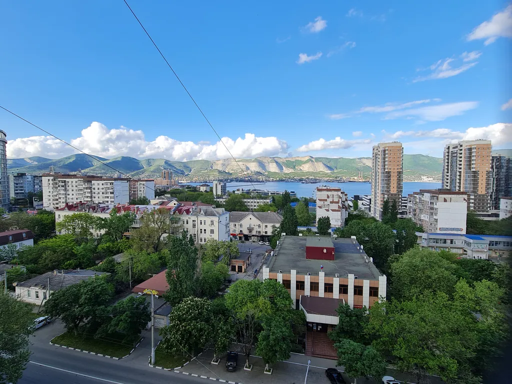 Солнечная квартира в центре с видом на море