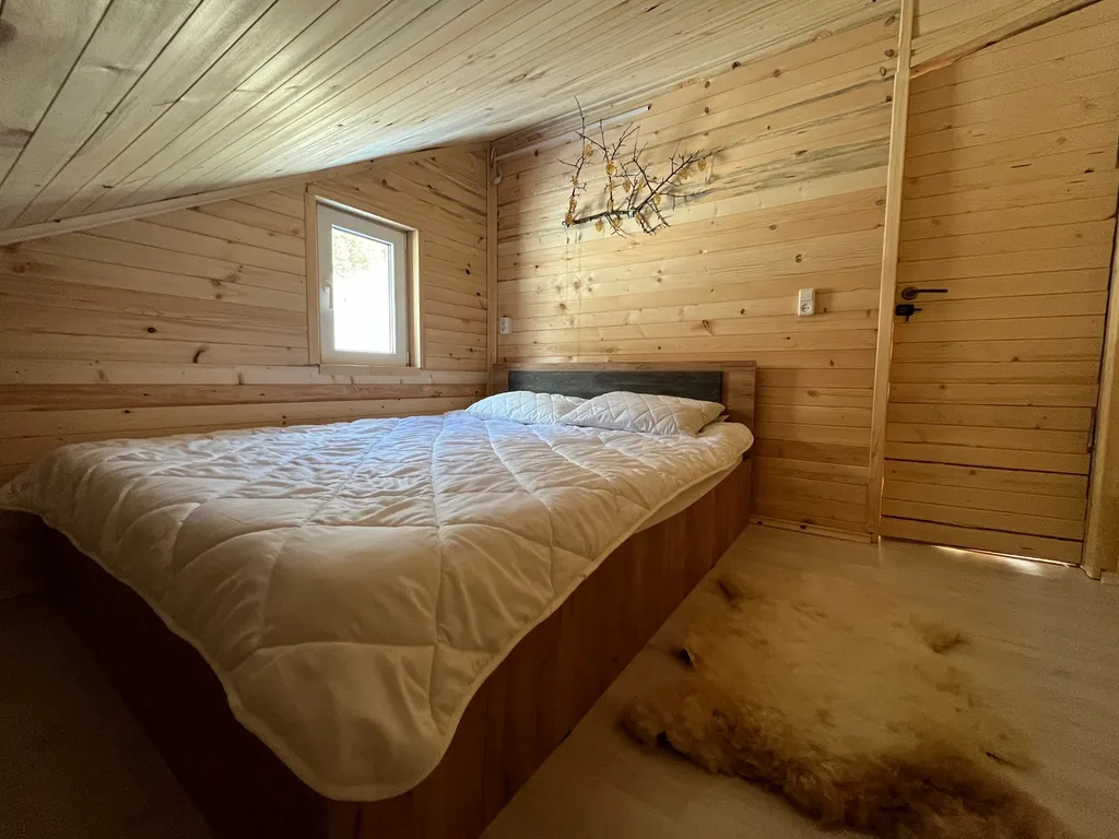 Коттедж с панорамными окнами и видом на горы