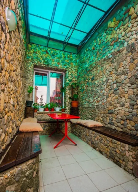 Двухкомнатный дом со своим двориком