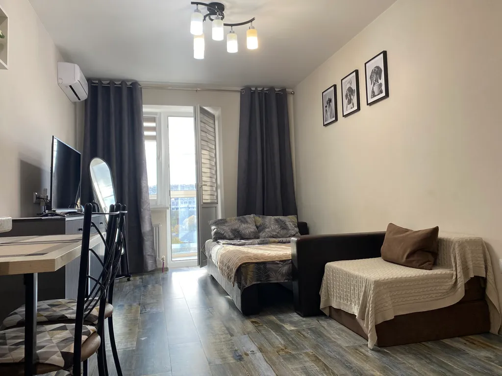 Большая светлая студия в новом доме, удобное бесконтактное заселение